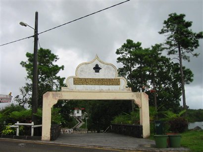 Entree Lac Sacre.jpg
